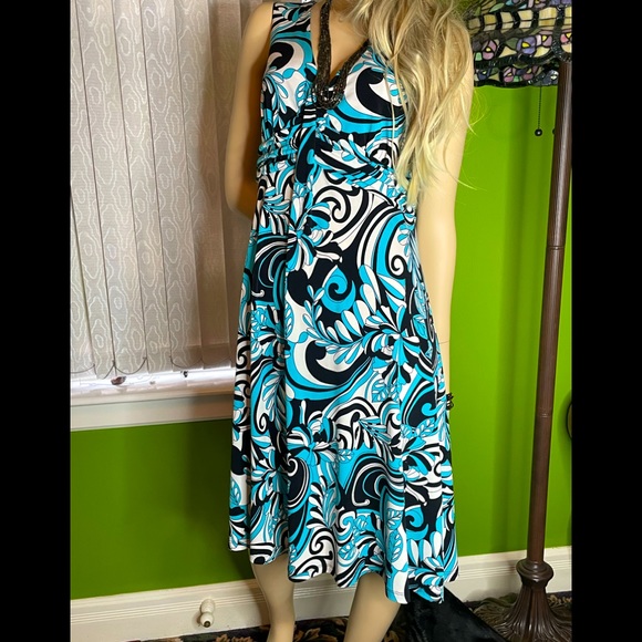 Pretty Women Dress - Picture 7 of 11